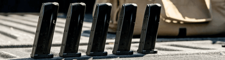 opplanet-dvor-47704-shield-arms-magazines-large